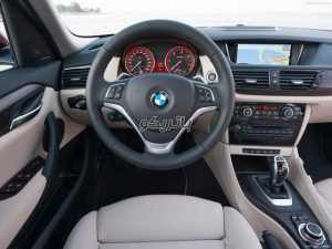 bmw x1 7 300x225 باتری بی ام و X1