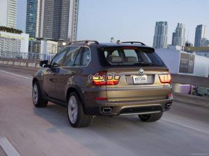 bmw x5 5 300x225 باتری بی ام و X5