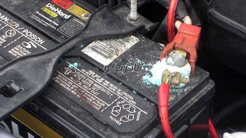 تمیز کردن خوردگی باتری مشکلات باتری در فصل تابستان
